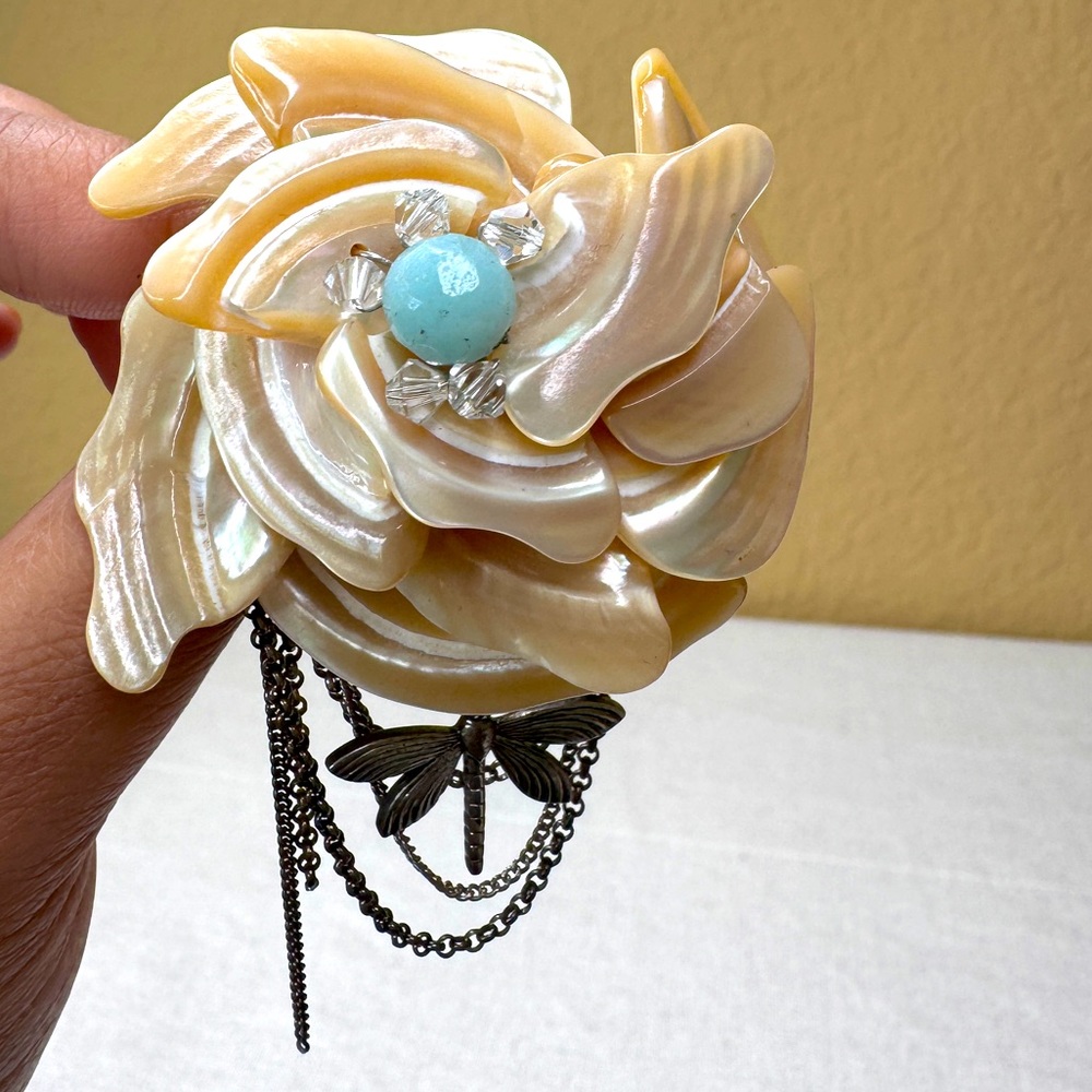 vtg KC MOP stacked hand wired mother of pearl heavy flower brooch